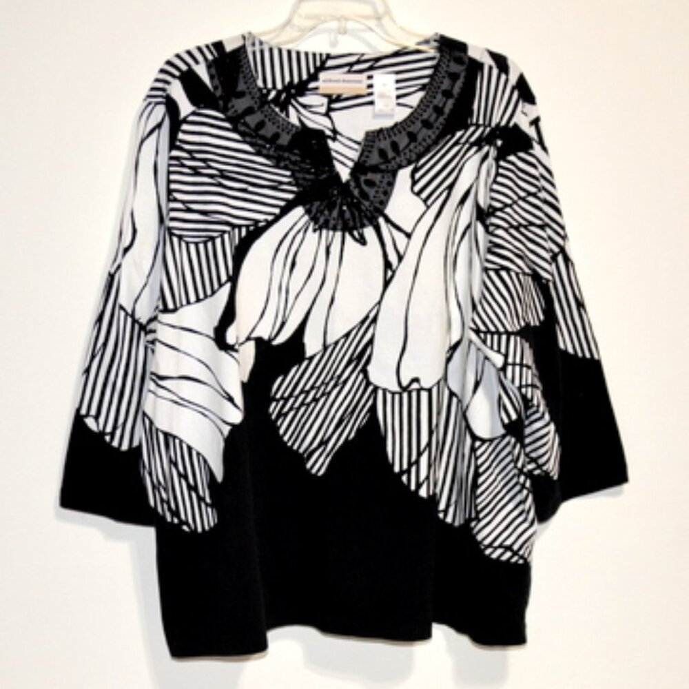 Alfred Dunner Women's Black & White Abstract 3/4 sleeve V-Neck Beaded Top – 2X
